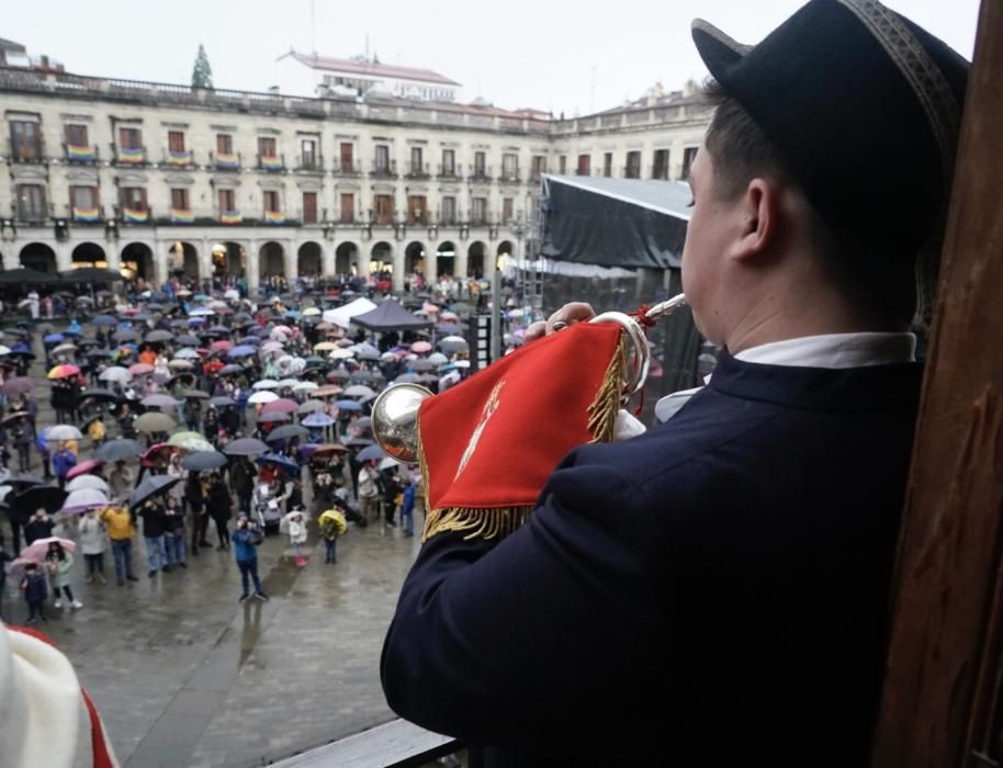 Retreta desde el Ayuntamiento de Vitoria.