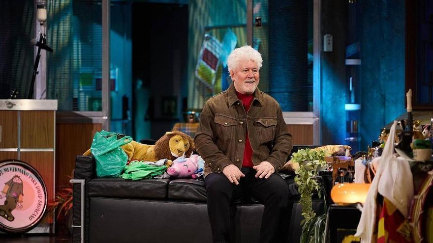 Sorpresa en RTVE: El histórico giro de guion de 'La Revuelta' con Pedro Almodóvar y Pablo Carbonell como protagonistas