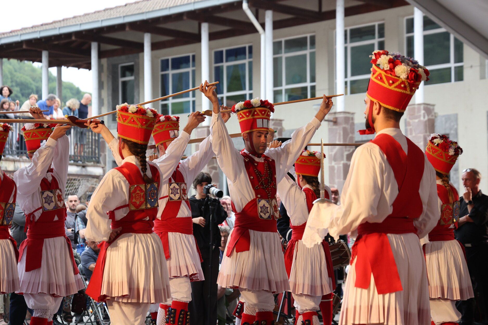 Sin mugas, pero con música y danzas, para celebrar los 1.000 años de 'Ipuskoa' en Berastegi
