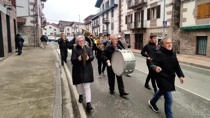 Las calles se llenan de música por santa Cecilia en Baztan-Bidasoa