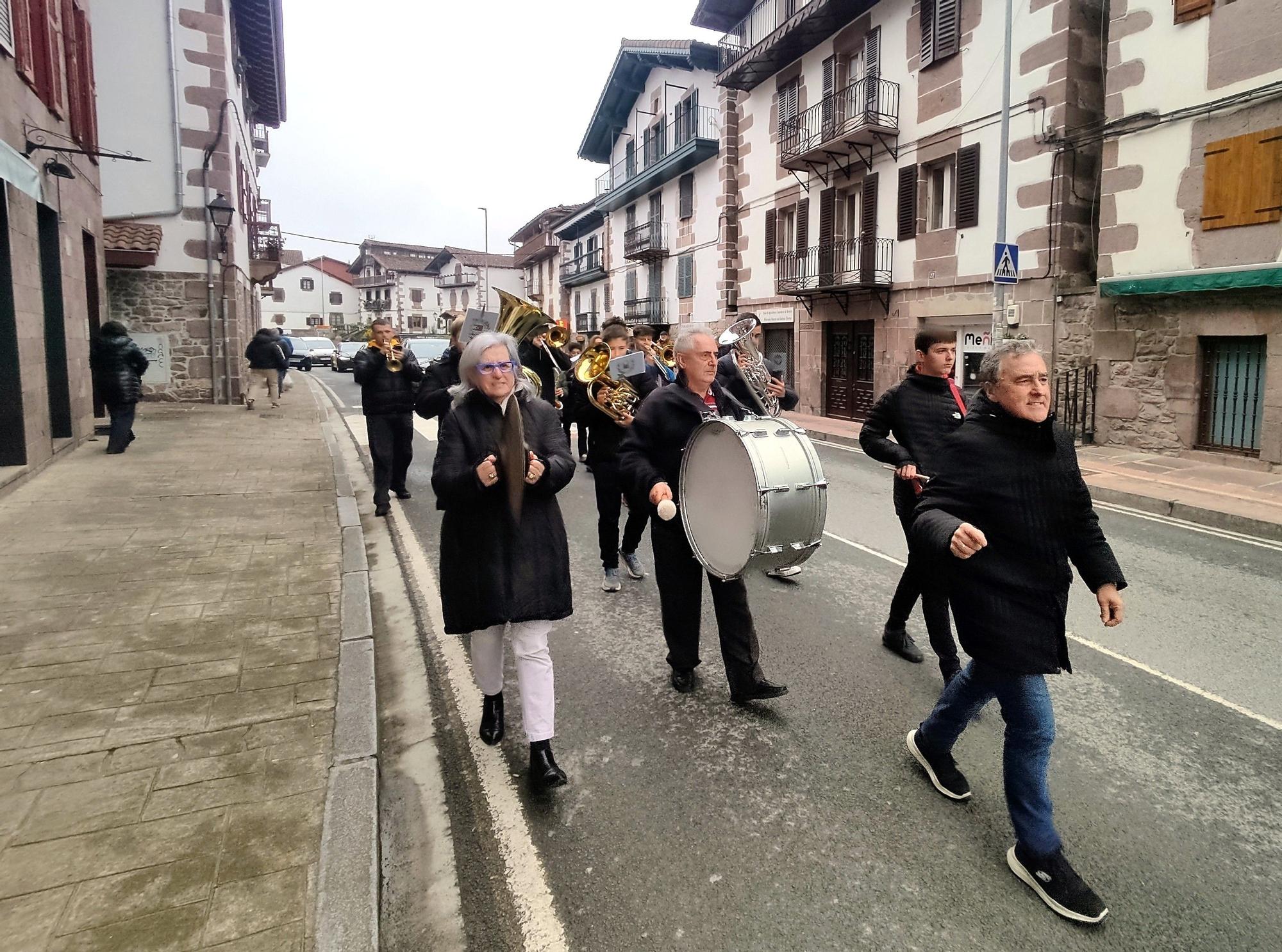 Las calles se llenan de música por santa Cecilia en Baztan-Bidasoa