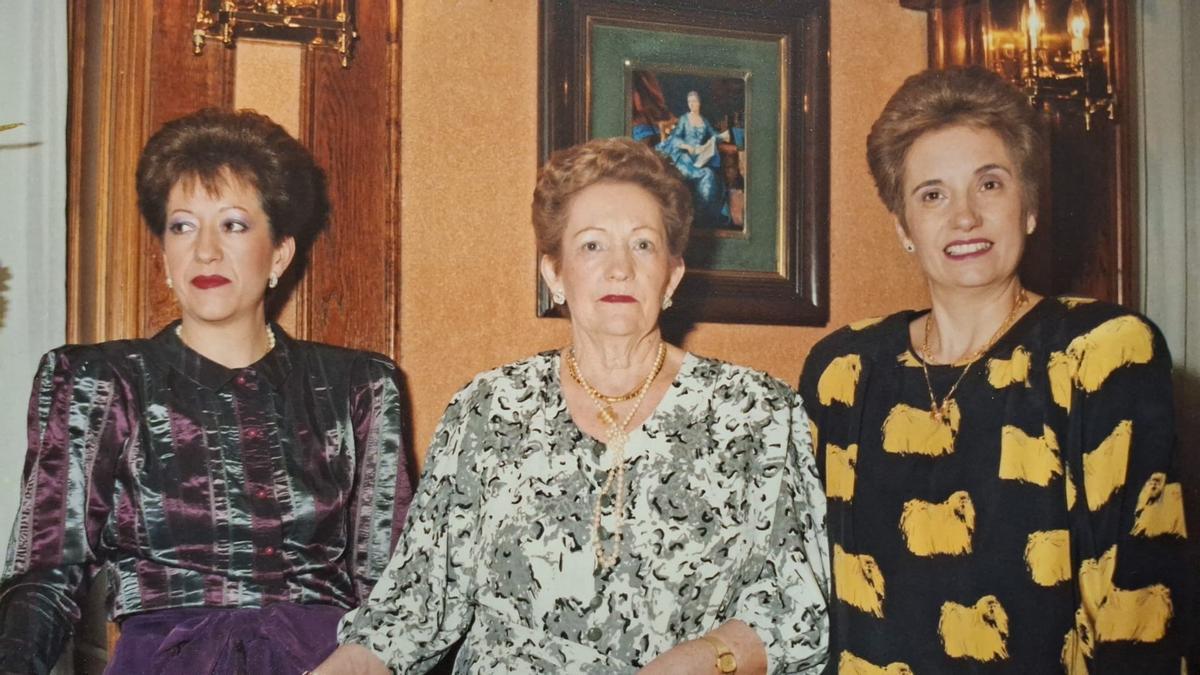 De izquierda a derecha Mari Carmen, Felisa y Raquel, madre e hijas juntas en el Josetxo.