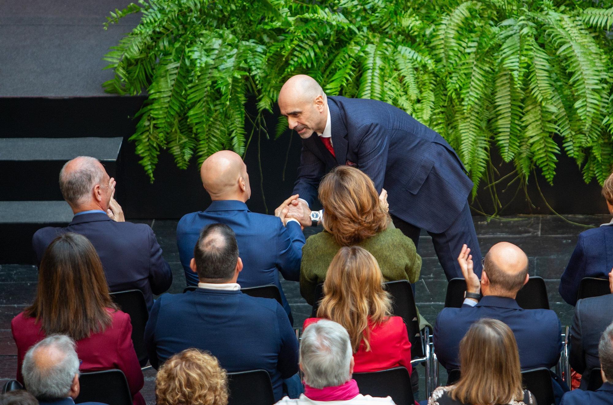 Fotos de la entrega de la Medalla de Oro de Navarra a Manuel Torres a título póstumo