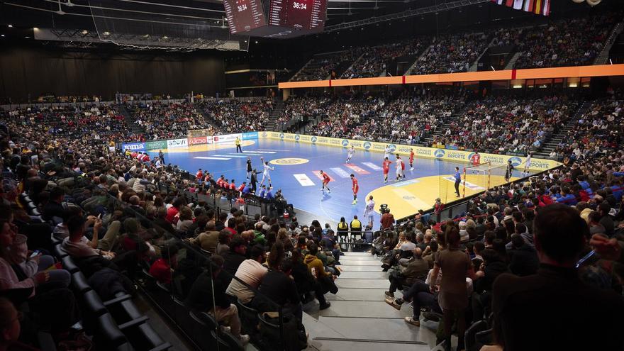 Fotos: la selección española, con Odriozola y Garciandia, derrota a Túnez en el Navarra Arena