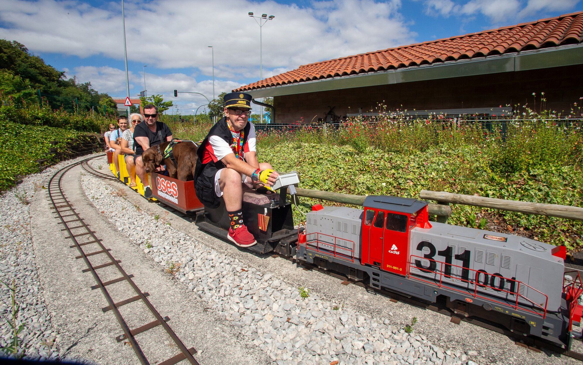 FOTOS | Budimir disfruta con su familia y se monta en el tren de Trinitarios