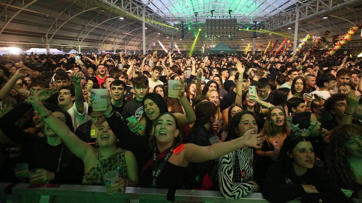 Llenazo en la primera Carpa Universitaria