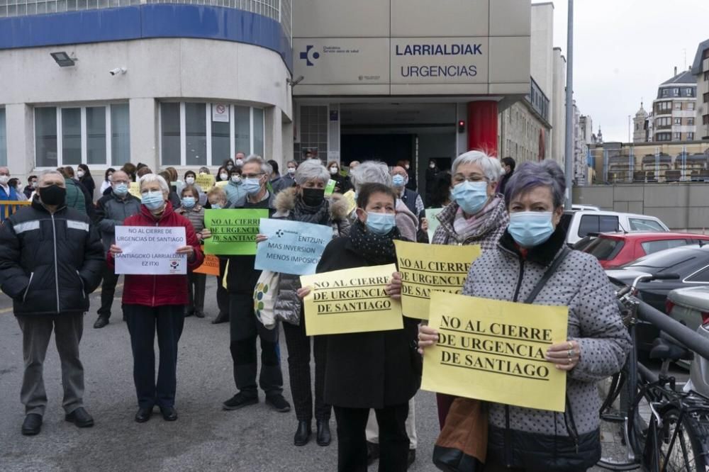 Vitoria protesta por el cierre de las Urgencias de