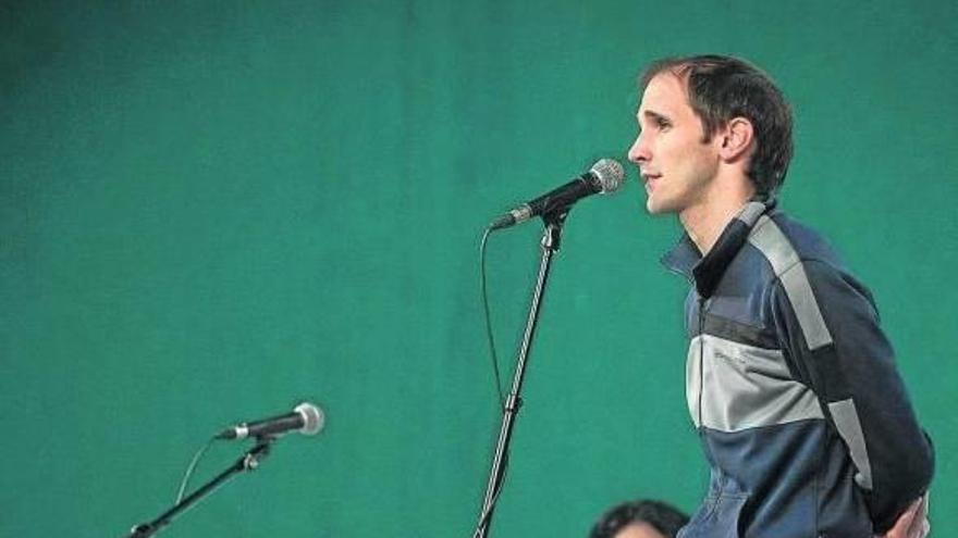 Sustrai Colinak bere indarra erakutsi du Zuberoako bertsoaren festan
