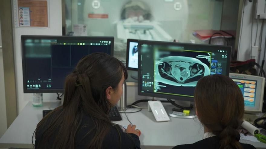 La CUN trata a pacientes con cáncer de recto con un programa que puede evitar la cirugía