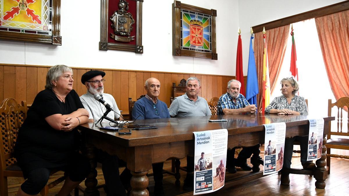 Presentación de la jornada en el Ayuntamiento de Doneztebe