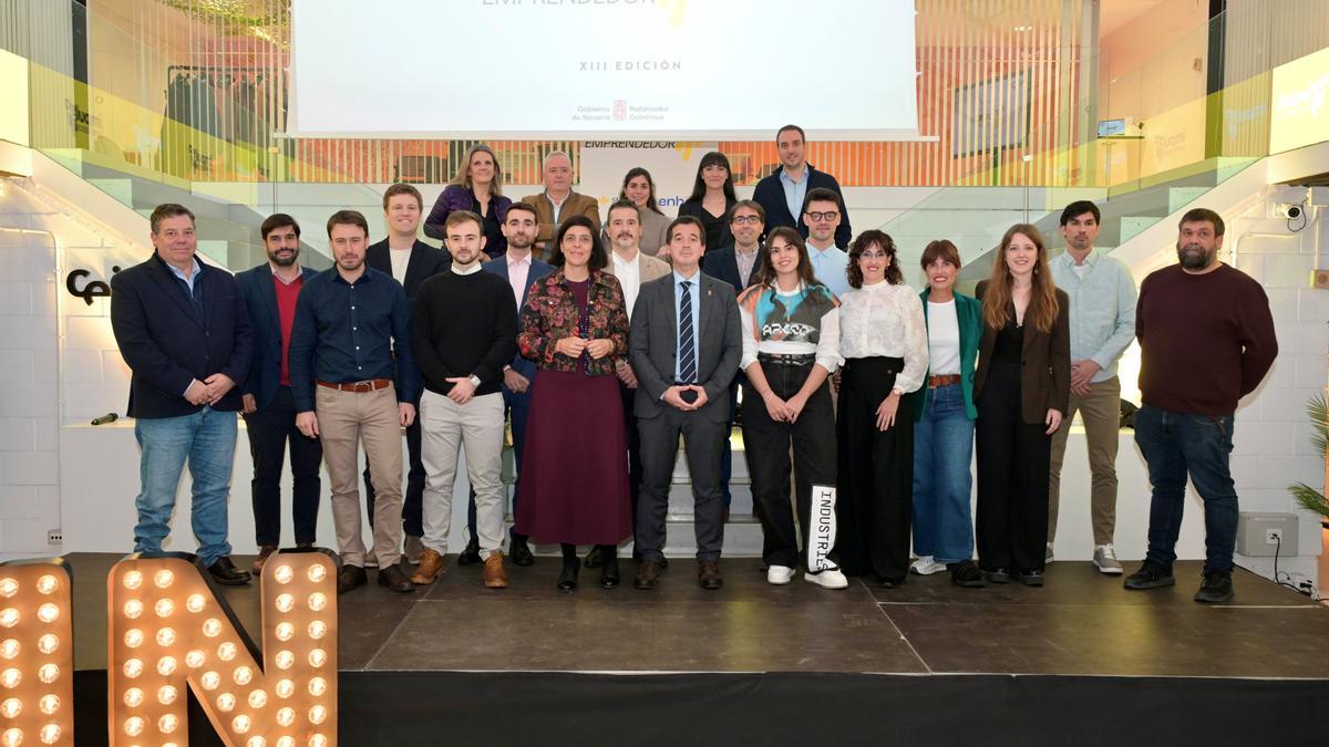 Representantes de las empresas participantes en el programa &#039;Impulso Emprendedor&#039; junto al consejero Irujo e Itoiz.