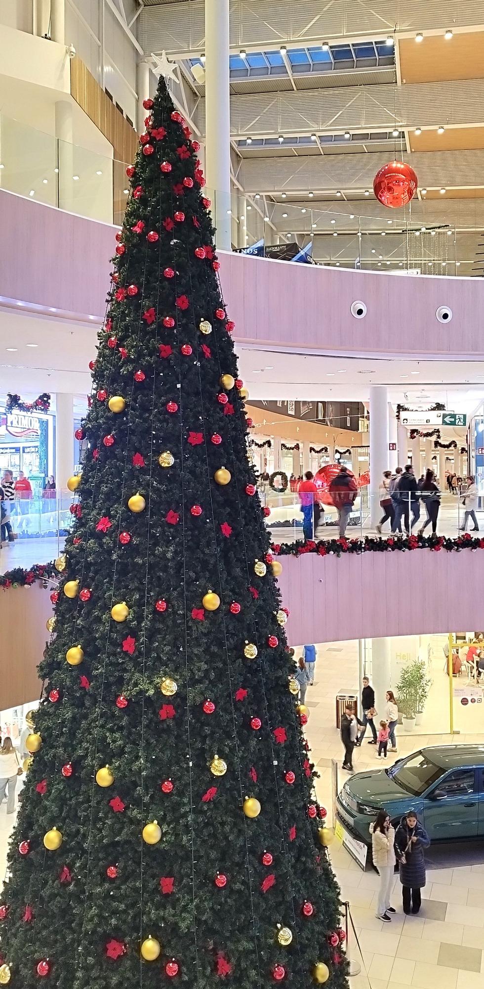 Árbol de navidad en El Boulevard.