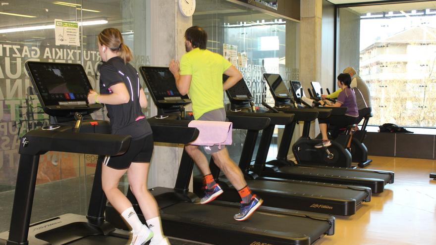 El polideportivo de Aretxabaleta se suma a 'Kirol Txartela Mugiment'