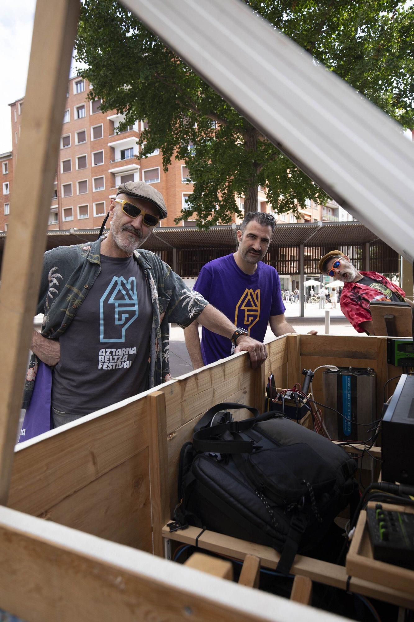 En imágenes: El Aztarna Beltza ya está en marcha por Vitoria