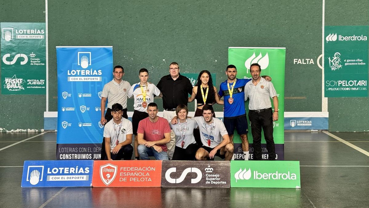Finalistas del Campeonato de España tras la entrega de premios.