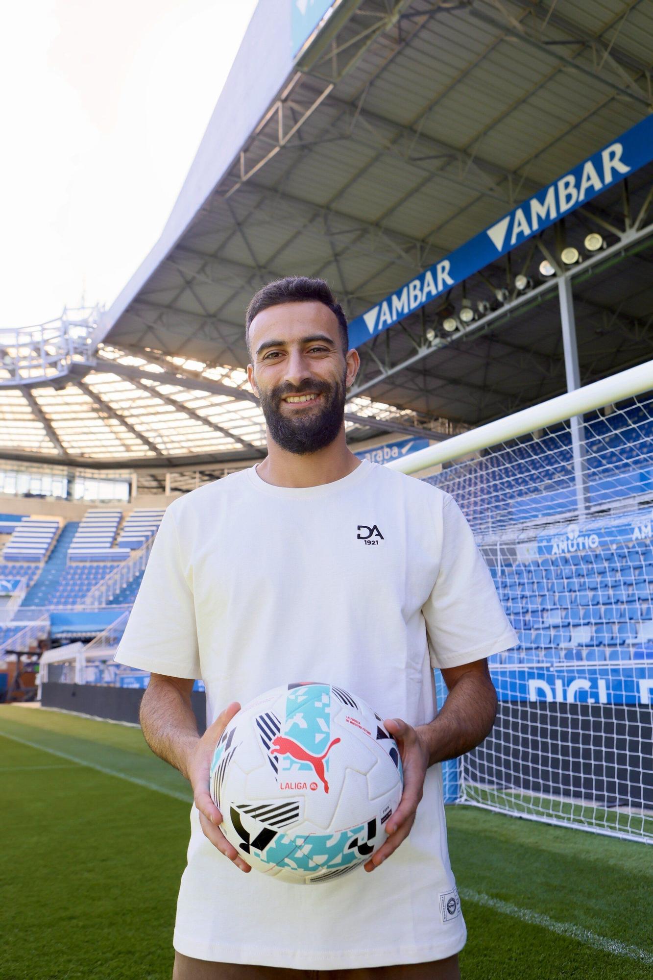 En imágenes: Entrevista al jugador del Alavés Abde Rebbach