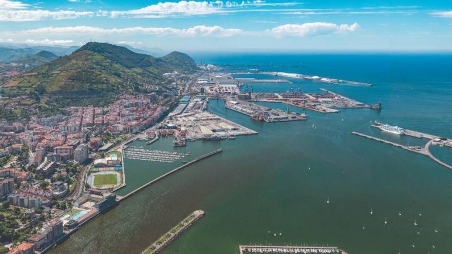 Herido un operario de una subcontrata de Bergé Marítima en el Puerto de Bilbao al golpearle una barra de hierro