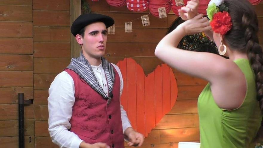 El pelotari que revoluciona 'First Dates': clases de aurresku y sevillanas con una andaluza