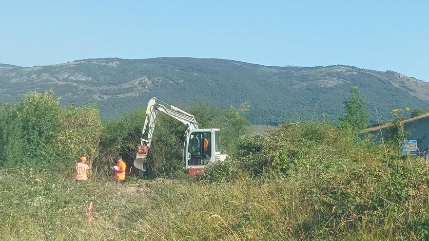 En marcha las obras del nuevo carril de incorporación a la AP-15 en Izurdiaga