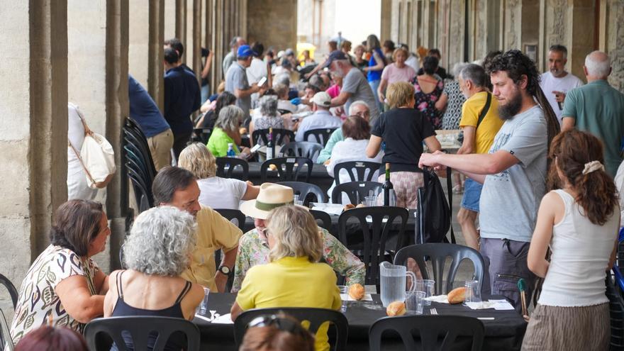 En imágenes: Comida solidaria con los refugiados de Lesbos