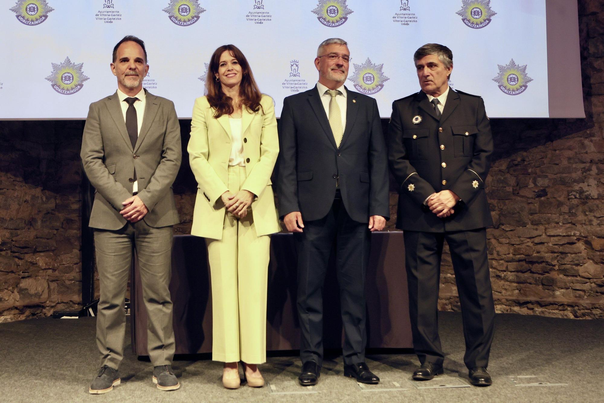En imágenes: La Policía Local celebra la festividad de los Ángeles Custodios en Vitoria