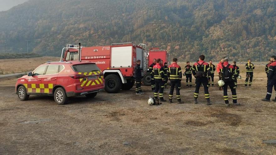 23 bomberos de Navarra llegan a León para relevar a sus compañeros