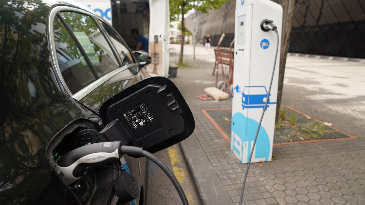 Las matriculaciones de coches eléctricos se han elevado un 187% en abril en Gipuzkoa.