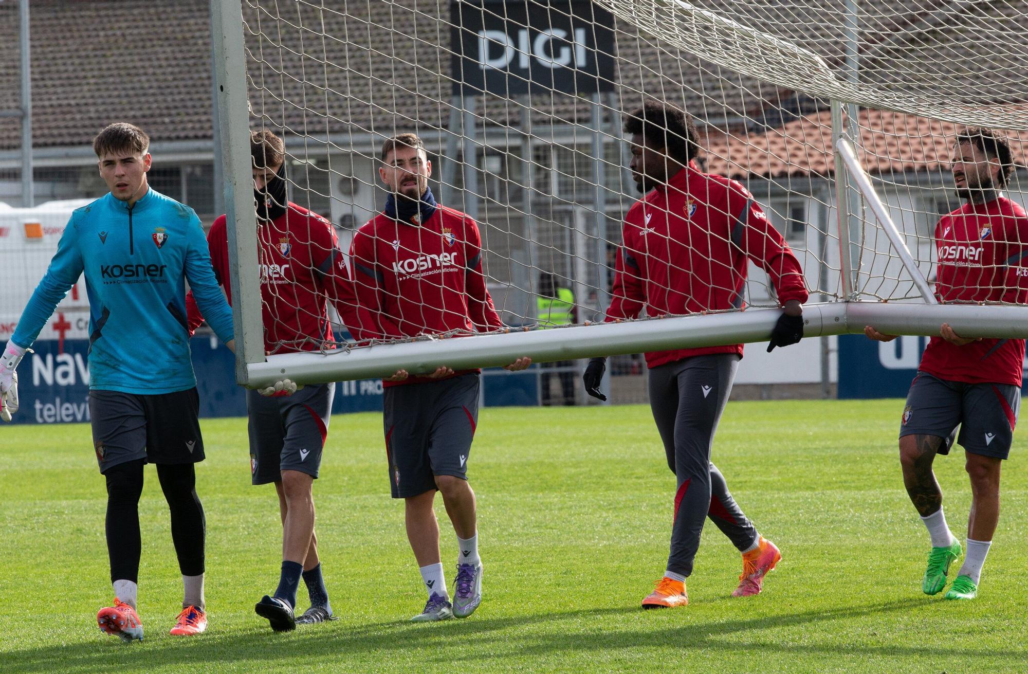 Fotos del entrenamiento de Osasuna en Tajonar tras la derrota ante la Real Sociedad