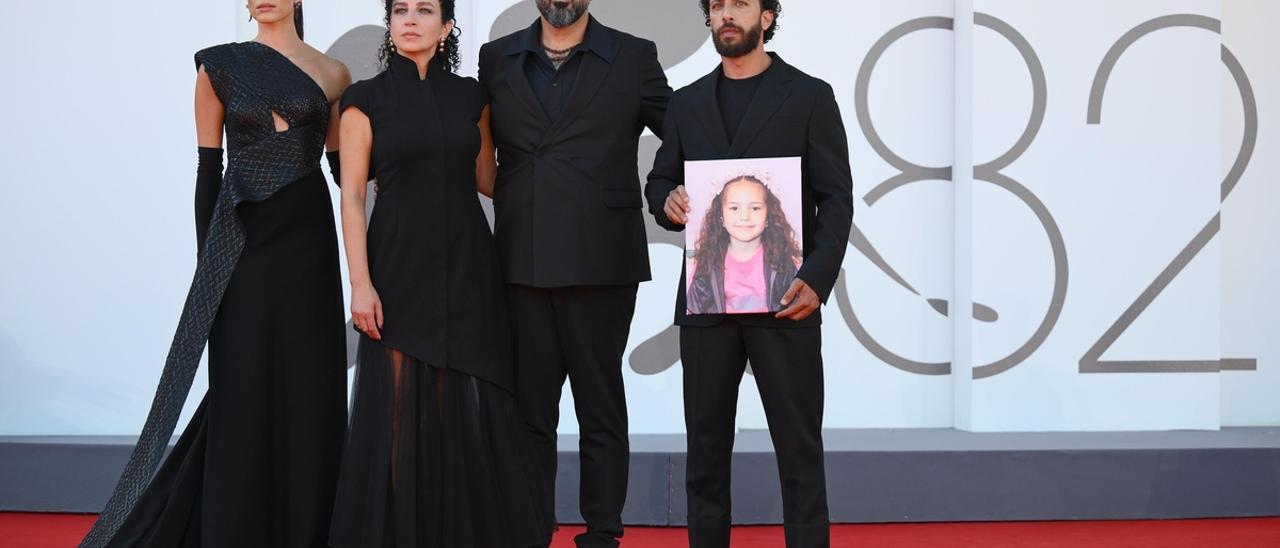 La alfombra roja del Festival de Venecia se tiñe de luto en el estreno de la película &#039;The voice of Hind Rajab&#039;