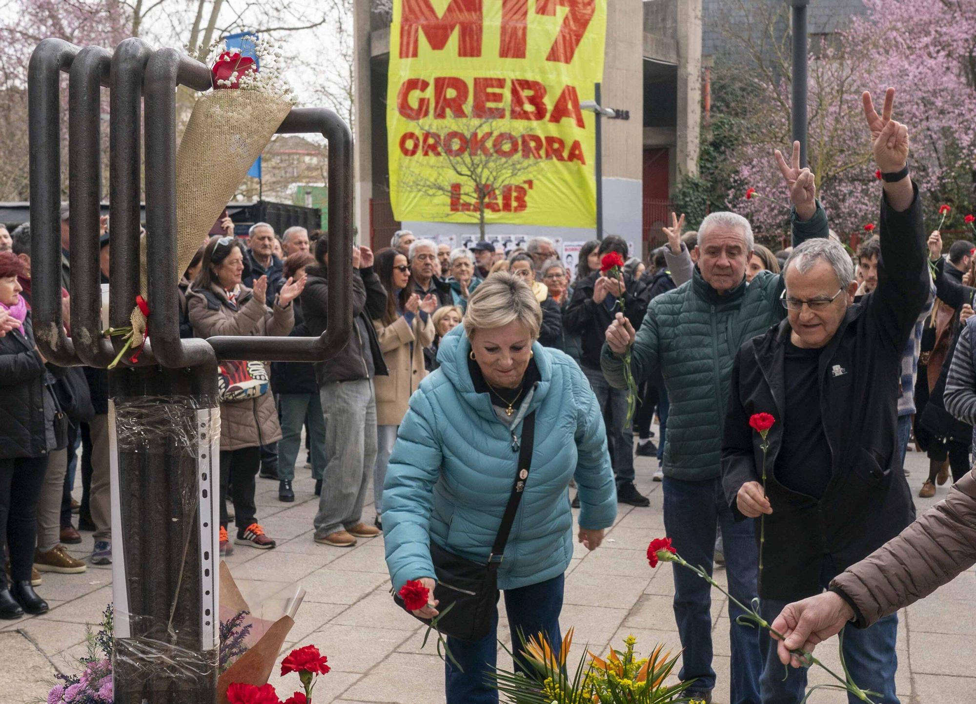 Ofrenda floral en recuerdo a las víctimas del 3 de marzo