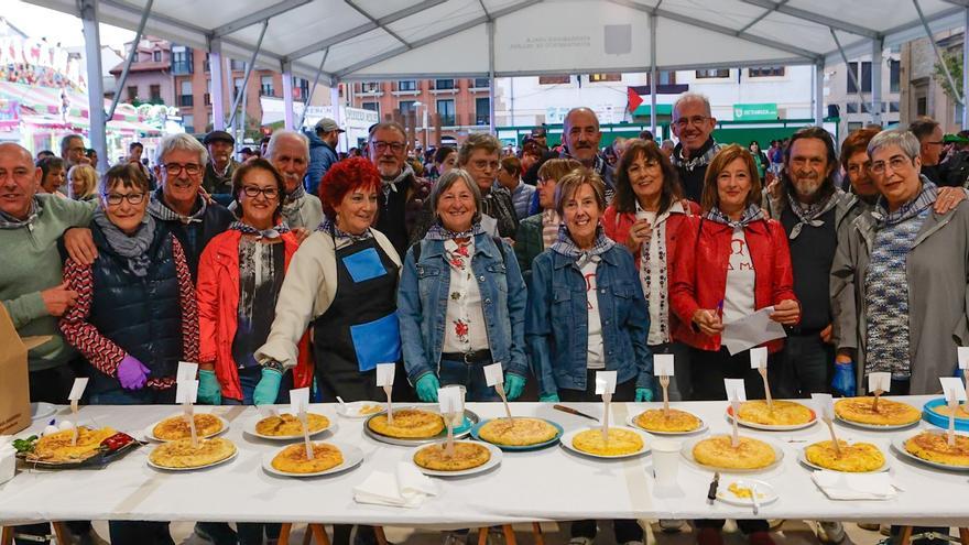 Fotos del concurso de tortilla de patata en Villava-Atarrabia