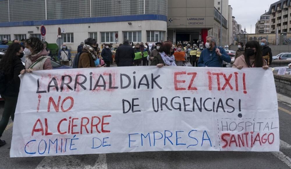 Vitoria protesta por el cierre de las Urgencias de