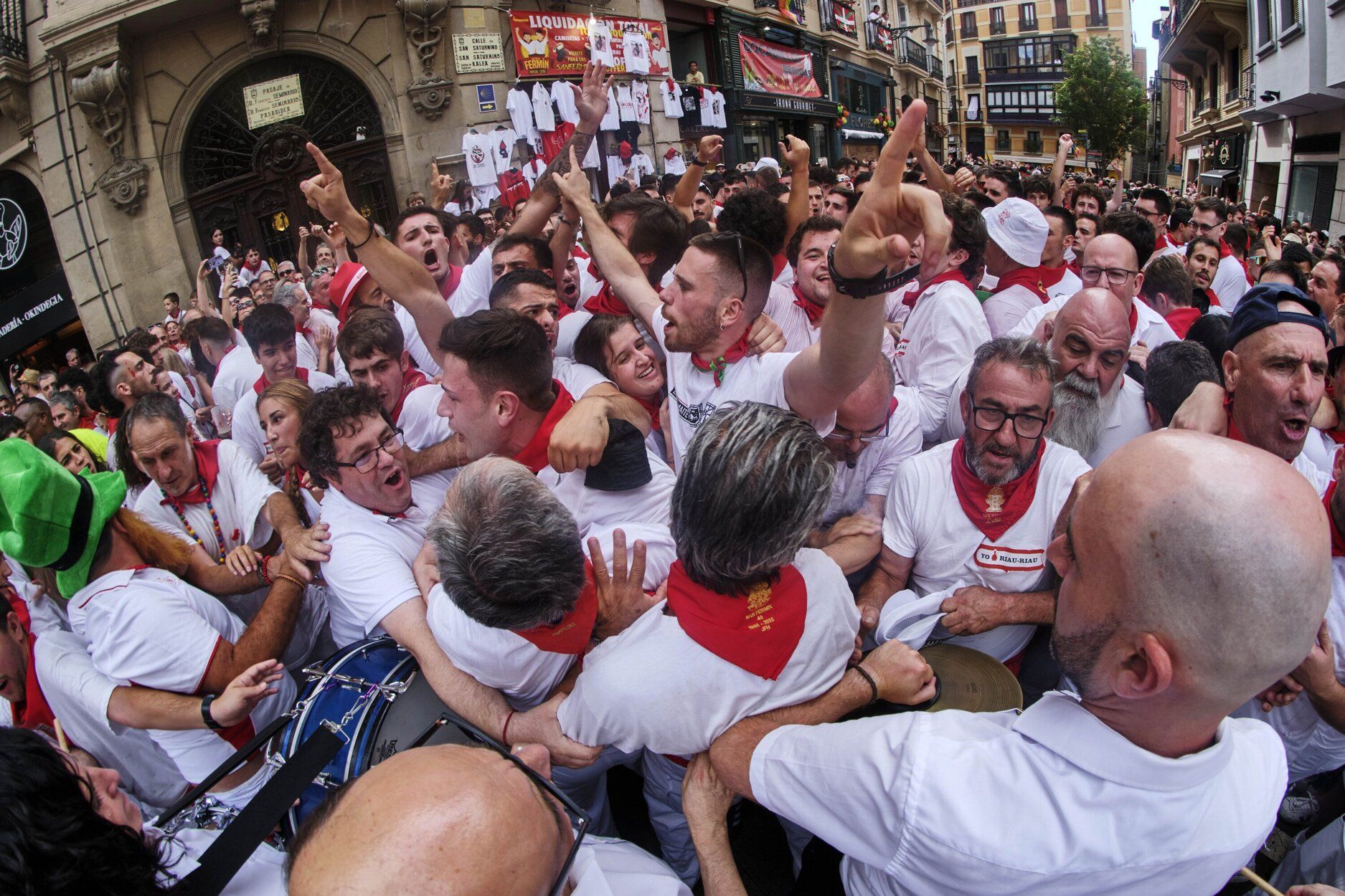 GALERÍA / Pamplona vibra con un multitudinario 'Riau-Riau'