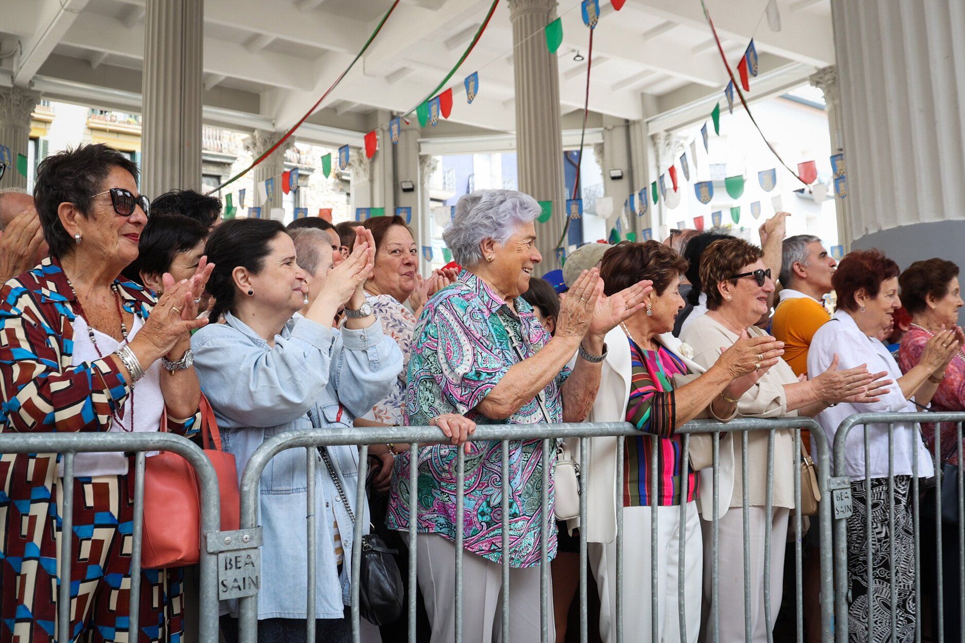 Emoción en Ordizia con el baile de los Santaneros