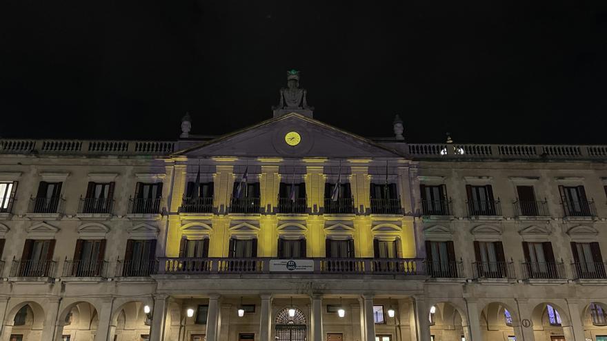 El Ayuntamiento de Vitoria se iluminará de amarillo el 28 de marzo para sumarse al mes de la endometriosis