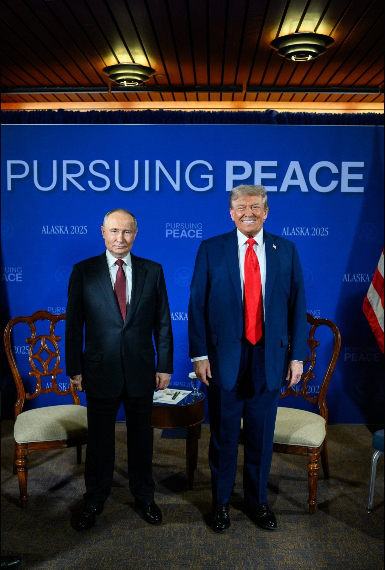 Donald Trump y Vladimir Putin se reúnen en Alaska bajo el lema 'Persiguiendo la paz'