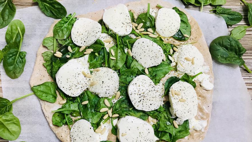 Receta veraniega: Pizza con masa de arroz y toppings