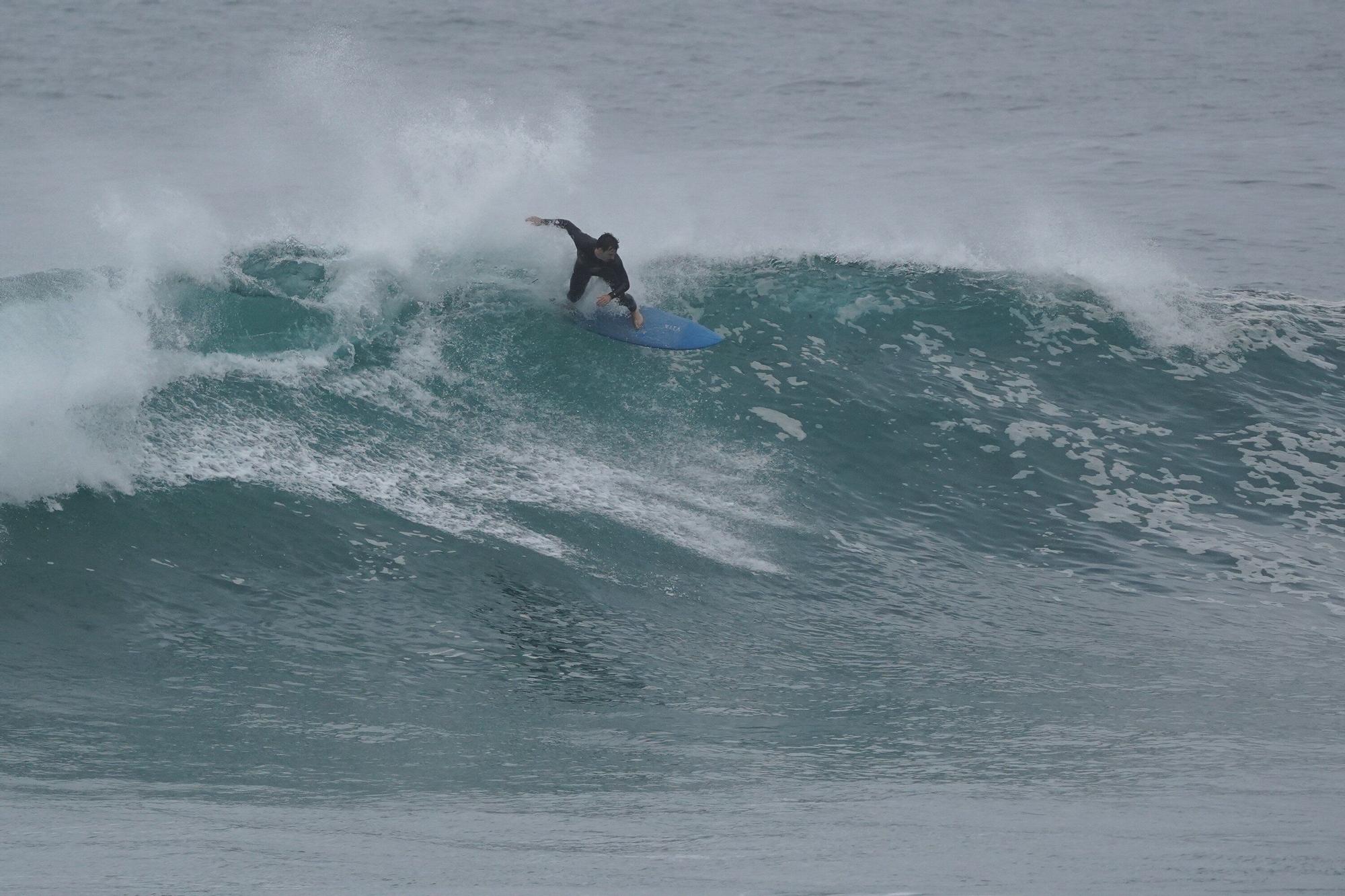 En imágenes: "La comunidad del surf está como loca, suele haber pocos días al año con olas como estas"