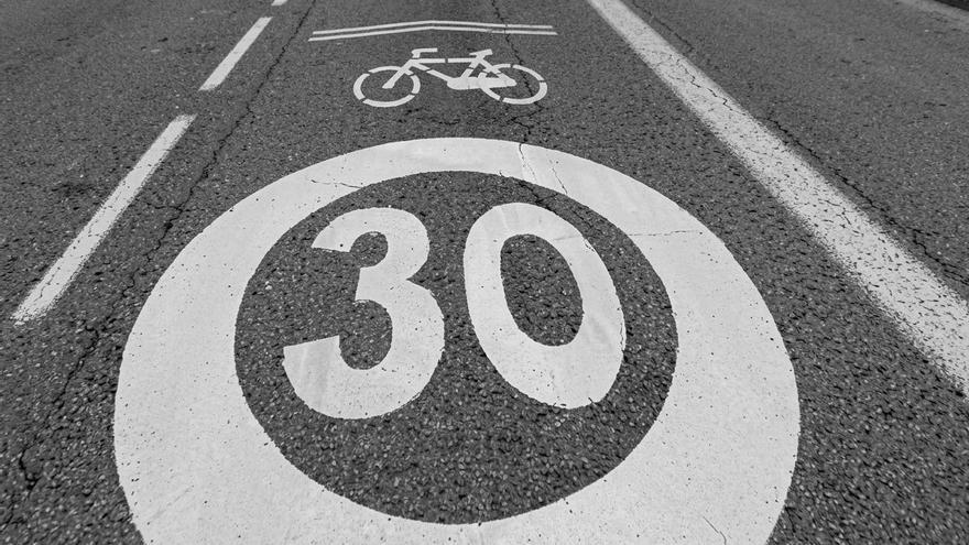 El PSN propone ciclocarriles en Pamplona y reclama una regulación "más razonable" para las viviendas en planta baja