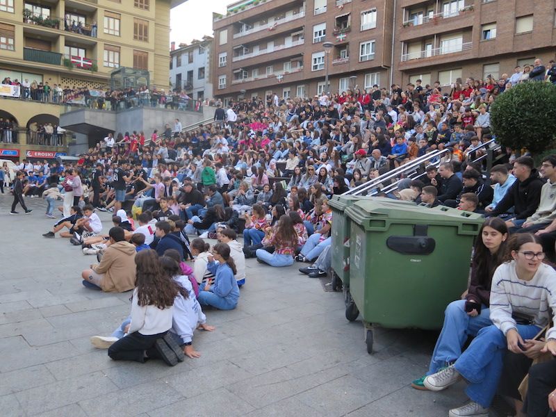 El Día de las Cuadrillas de fiestas de Urretxu, en imágenes