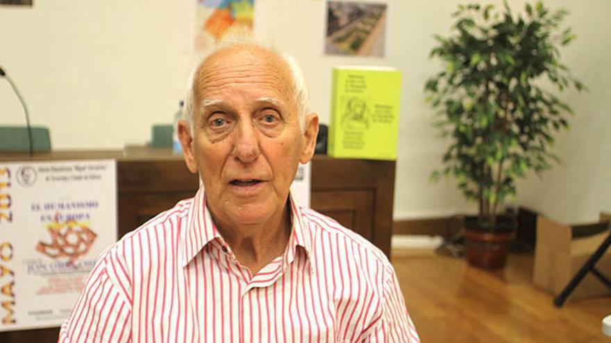 Jon Oria, en la presentación de ‘Misticismo en la obra de Margarita de Navarra’, en 2013 en Estella.