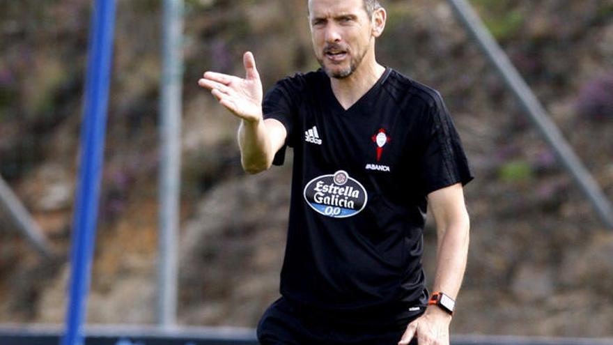 Unzué, durante el entrenamiento de ayer.
