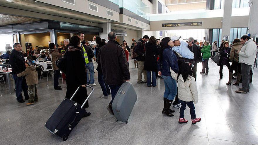 El aeropuerto de Noáin alcanza un importante volumen de viajeros cuando salen vuelos chárter.