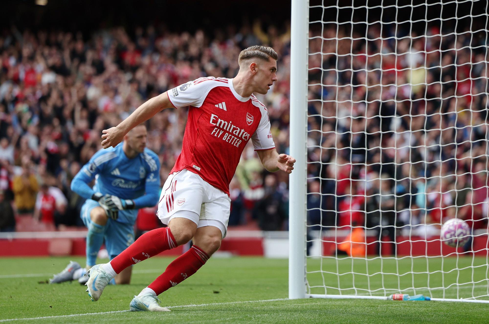 En imágenes: El Arsenal gana con un doblete de Zubimendi y avisa al Athletic