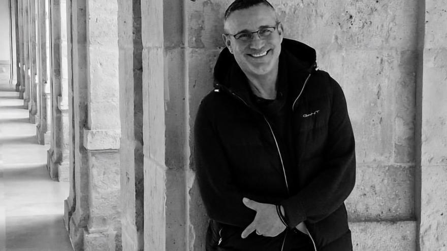 Dominique Eloy muestra en Galdames su ‘Otro mundo’ de esculturas y fotografías