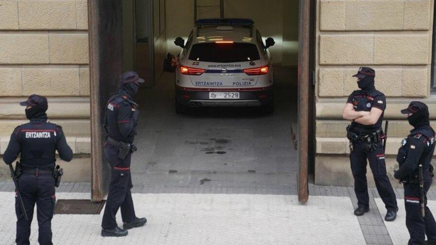 Un ertzaina dice que una de las denunciantes era menor cuando Cabezudo le hizo fotos y vídeos sexualmente explícitos