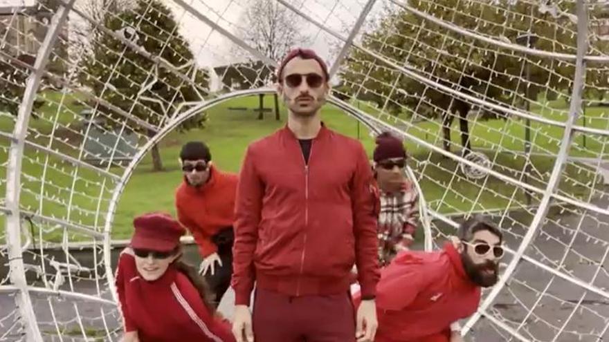 ‘Ez eman buelta gehiago’, el divertido spot navideño que anima a consumir en el pequeño comercio de Galdakao