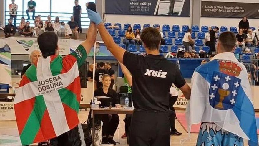 El basauritarra Joseba Dosuna, oro en el Open Ibérico de Kick Boxing celebrado en Portugal