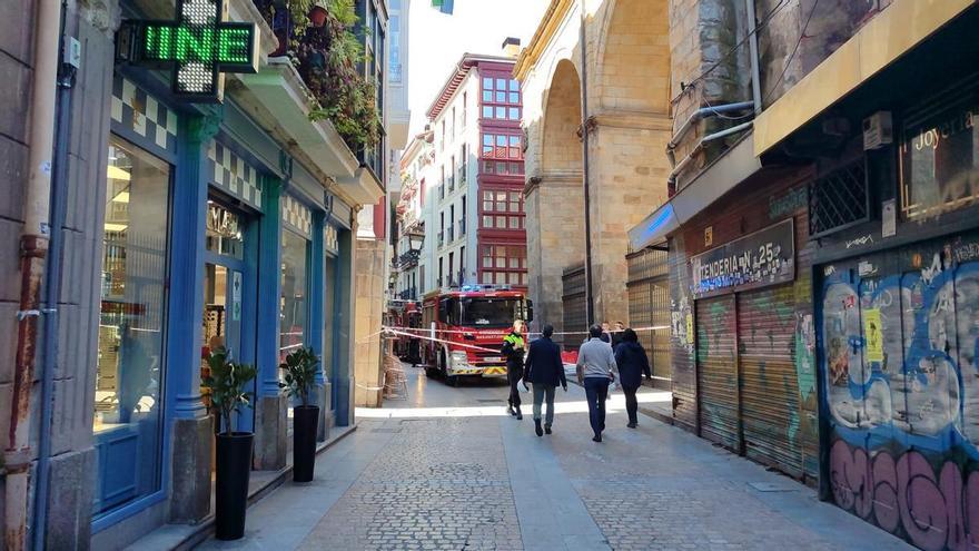 Dos personas atrapadas en el derrumbe de un edificio en el Casco Viejo de Bilbao