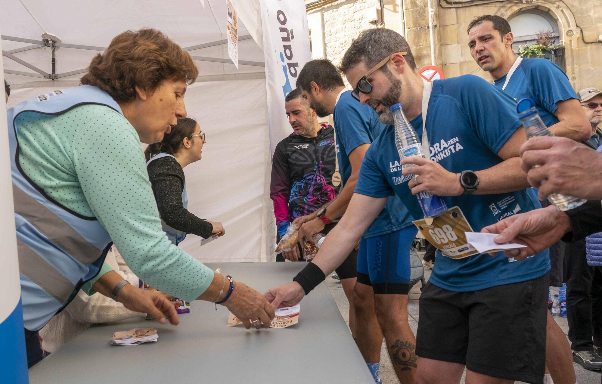 En imágenes: Un millar de corredores atraviesan la almendra